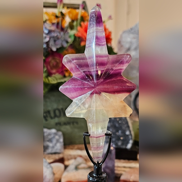 Beautiful Flourite Star Carving - Picture 4 of 12